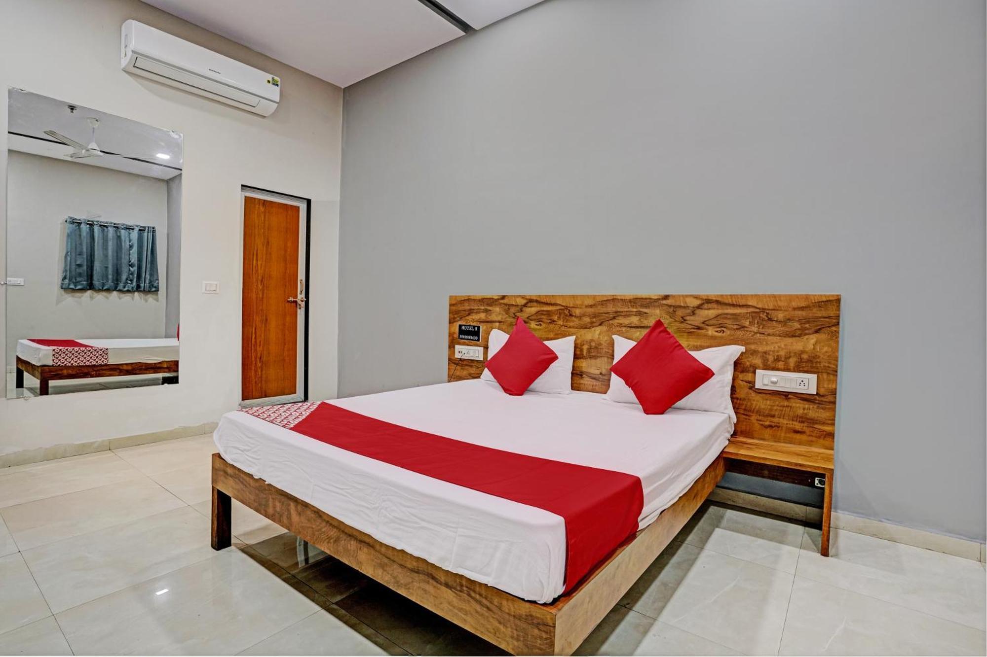 OYO 90395 Hotel 9 Surat Buitenkant foto